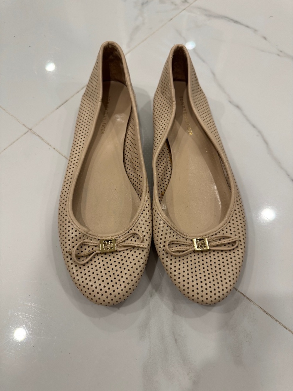 Tommy Hilfiger Nude Perforated Leather Ballet Flats Bow Gold Hardware 7.5M